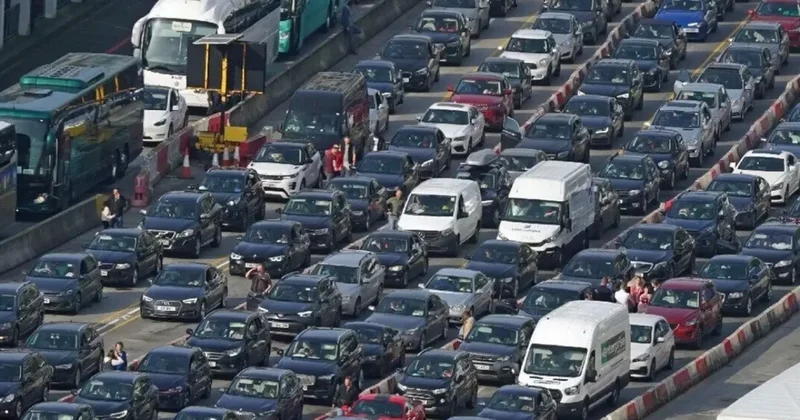 Bu ölkə 10 dəqiqə tıxacda qalanlara pul ödəyəcək