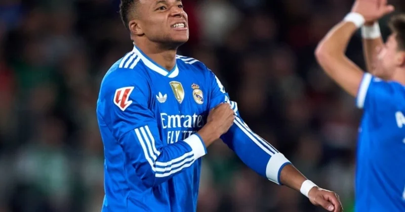 Mbappenin barmağı sınıb