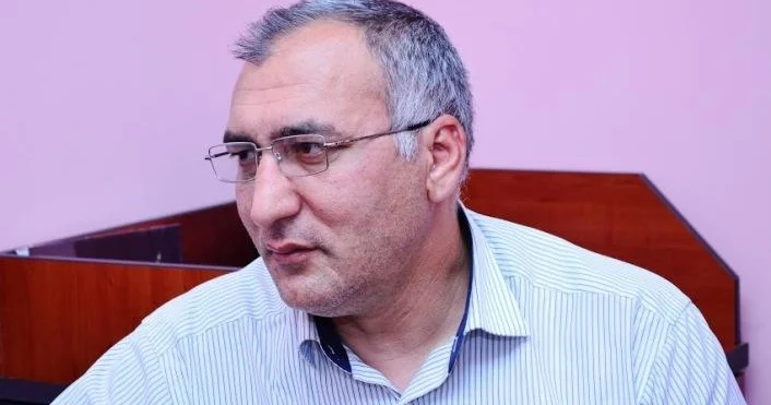 Şərif Ağayarı təhqir edən İran trolları