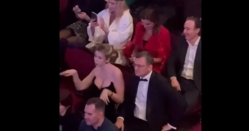 Кулеба не идет на фронт, но сходил на концерт Minval Politika