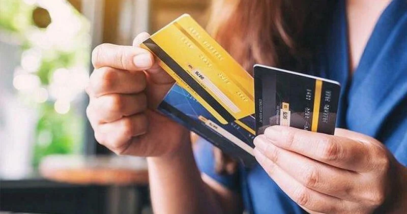 Bankların müştərilərin xəbəri olmadan “qopardığı” xidmət haqları Bu, nə qədər qanunidir?