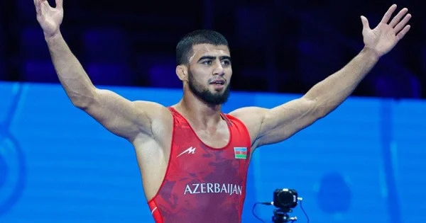 “O, bizi “hobbitlər” adlandırırdı” Həsrət Cəfərovun ə MÜSAHİBƏSİ