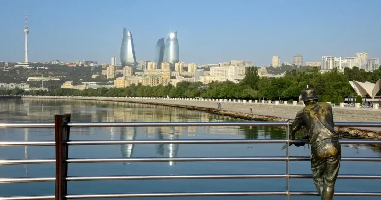 Bakıda bulvarında DƏHŞƏT: kişi dənizdə batdı