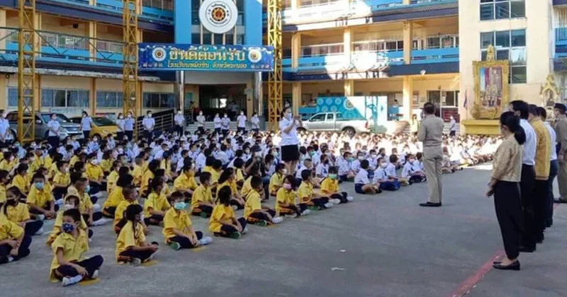 В Камбодже закрыли сотни школ на границе с Таиландом