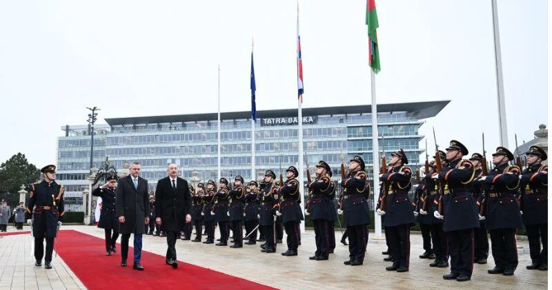 Prezident İlham Əliyevin Bratislavada rəsmi qarşılanma mərasimi olub FOTO