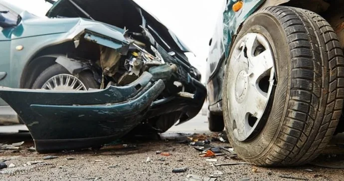 Gəncədə iki avtomobil toqquşub