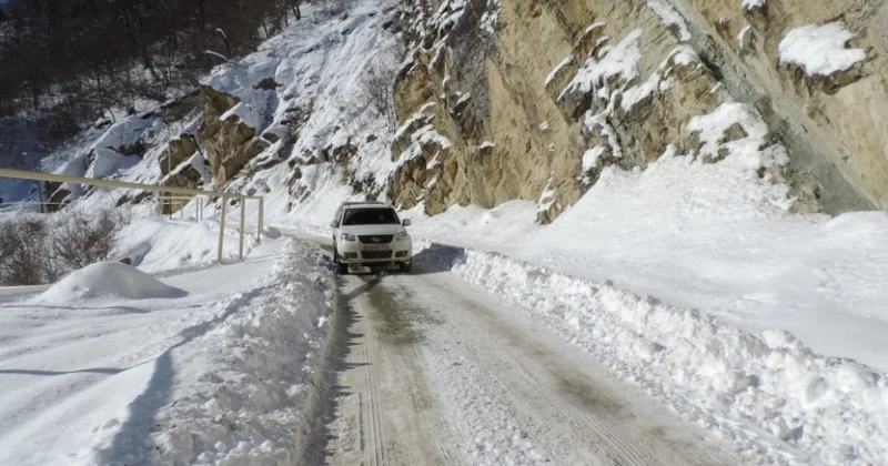 Xınalıq yolunda köməksiz qalan macar turist xilas edildi