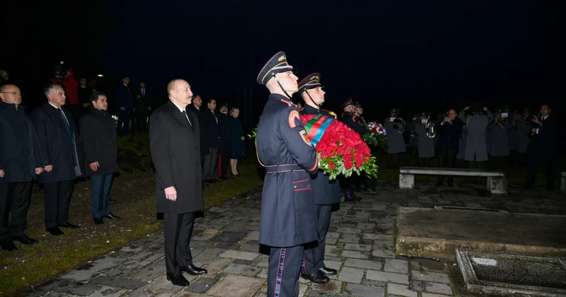 Prezidentlər Azadlıq Qapısı abidəsini ziyarət edib, Devin qəsrində olublar
