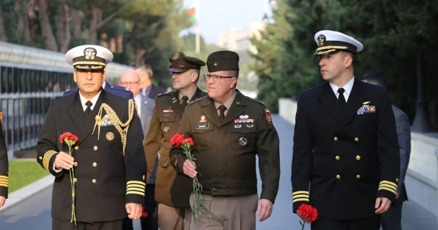 Amerikalı general Azərbaycanda