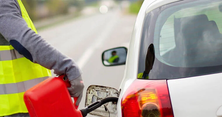 Топливо закончилось, автомобиль остановился на дороге можно ли получить штраф?