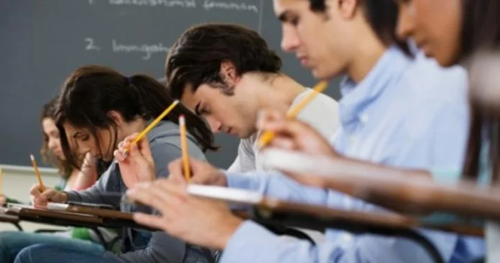 Pulsuz ali təhsil: Gürcüstan variantı Azərbaycabda da tətbiq oluna bilərmi?