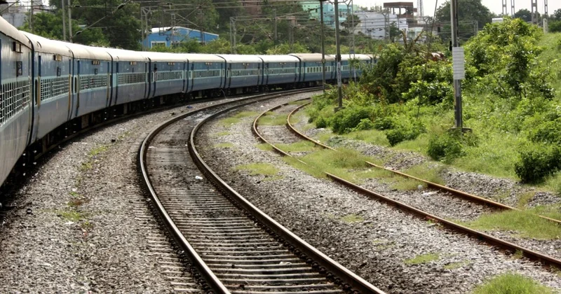 Göyçə mahalında qatar relsdən çıxdı FOTO