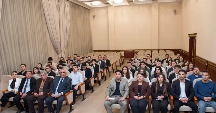 “Biz Ulu Öndər Heydər Əliyevin elmi siyasi irsini öyrənirik” mövzusunda tədbir keçirildi FOTO