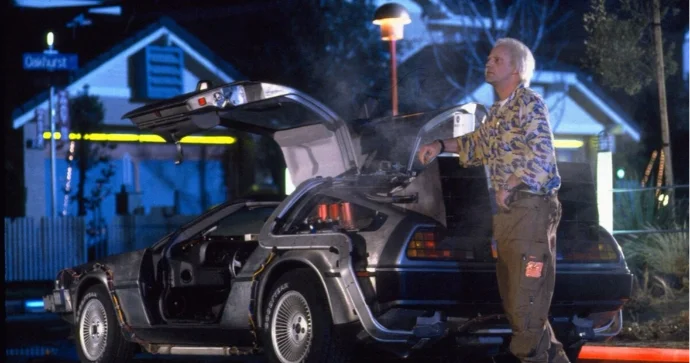 Gələcəyə Qayıdış filmindəki məşhur avtomobil 30 il qarajda qaldı FOTO