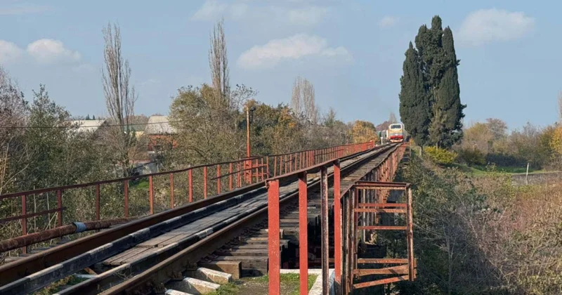 Lənkəranın Sütəmurdov kəndi ərazisindəki dəmir yolu körpüsünün əsaslı təmiri nəzərdə tutulur