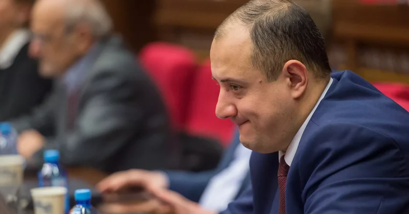 Keçmiş deputatı döydülər