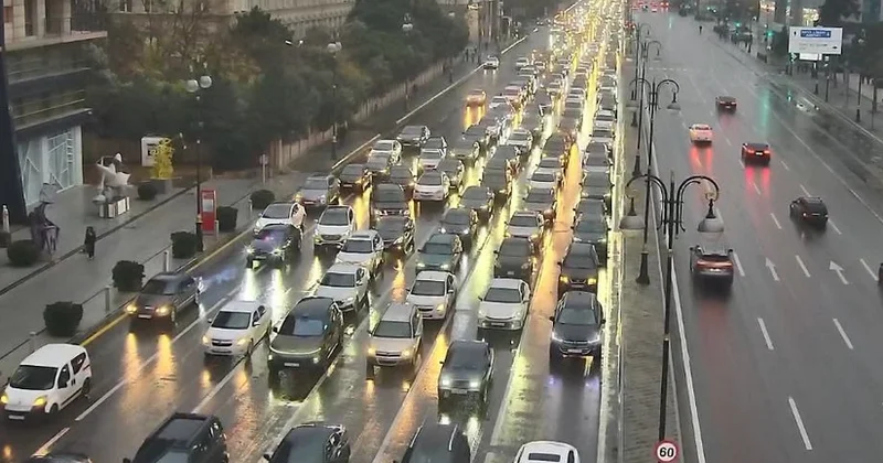 Yağış yağdı, Bakının yolları tıxandı