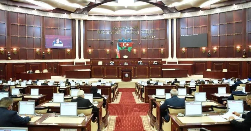 Ziyalılar parlamentdə bir araya gəldi Mühüm müzakirə