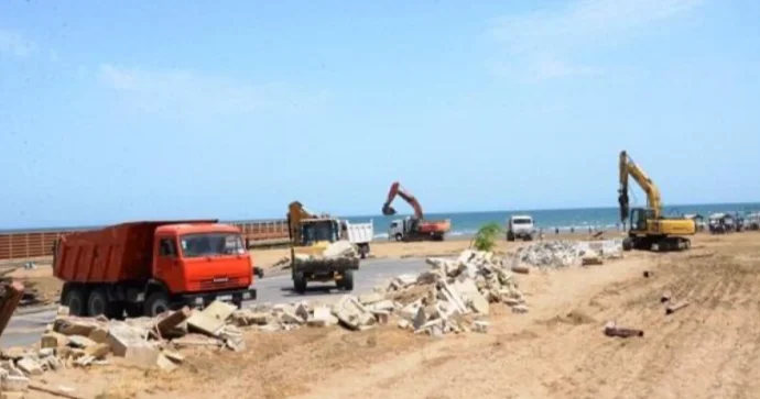 Qanunsuz qum çınqıl daşıdılar Polis 4 nəfəri saxladı