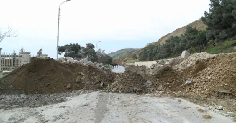 Bu ərazidə sürüşmə aktivləşdi: Ətrafdakı tikililər üçün TƏHLÜKƏ