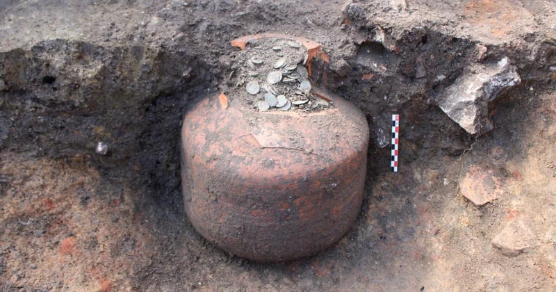 Fransada 3 cü əsrə aid xəzinə aşkar edildi