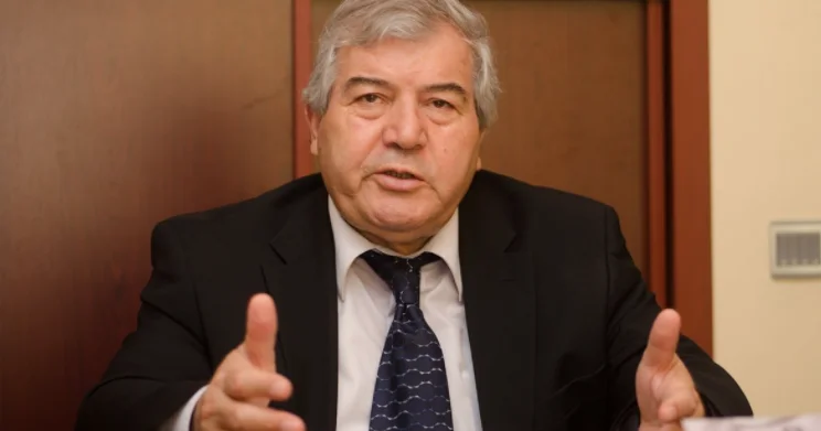 Qanunların dili sadə adamların başa düşəcəyi dildə yazılmalıdır