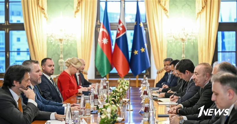 В Братиславе состоялась встреча президентов Азербайджана и Словакии в расширенном составе ФОТО