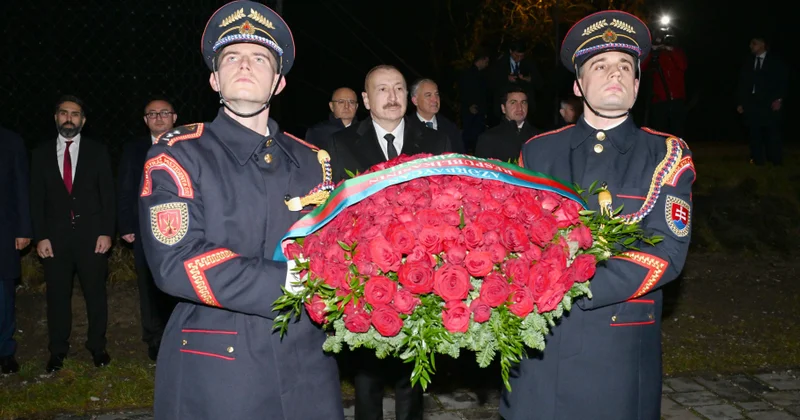 “Azadlıq Qapısı” abidəsini ziyarət