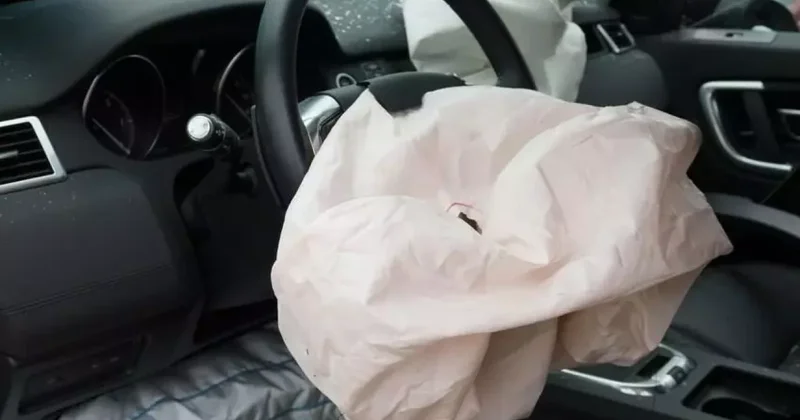 Göygöldə avtomobil divara çırpılıb, ölən var