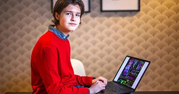 15 yaşlı uşaq fizika üzrə ikinci doktorluq dissertasiyasını müdafiə etdi...