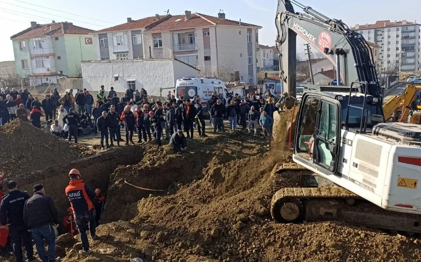 Ankarada tikinti sahəsi çöküb: İki fəhlə ölüb