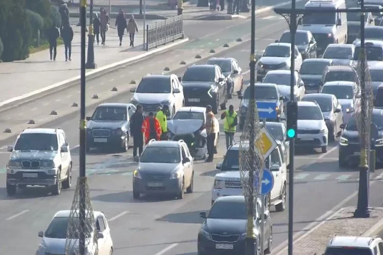 Bakıda qəza baş verdi YOL BAĞLANDI