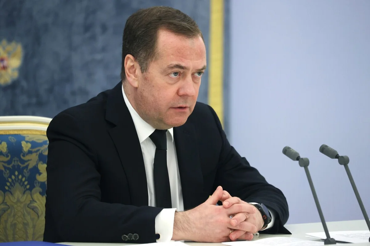 Medvedev Paşinyanı hədələdi: Əliyevin son sözlərindən sonra xatırlayacaq ki...