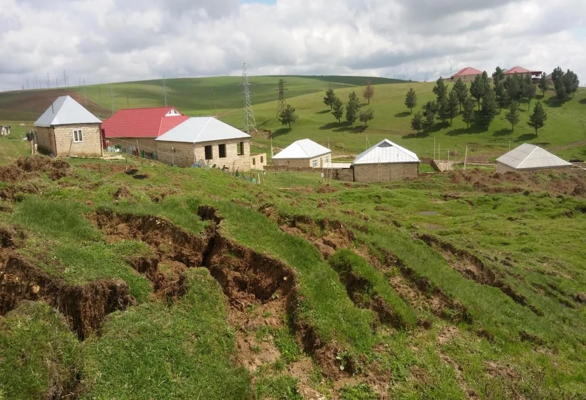 Осадки усилили оползни в Азербайджане какие зоны под угрозой? ВИДЕО