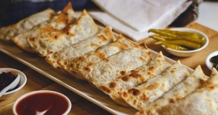 В ряде заведений Сумгайыта из меню убрали кутабы из верблюжьего мяса