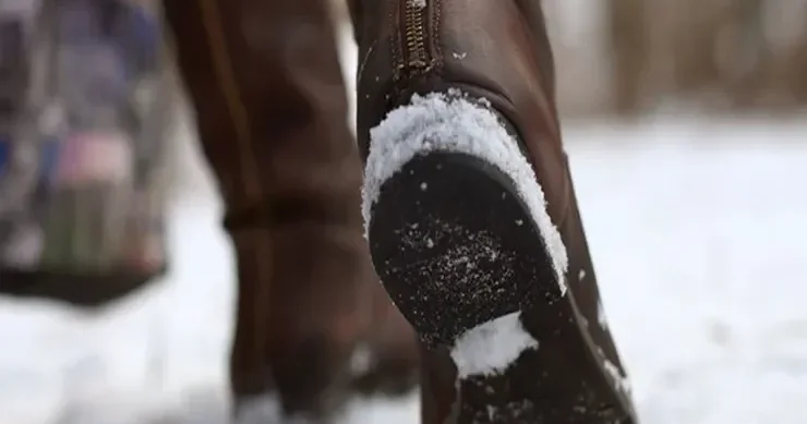 Sürüşkən ayaqqabı altlığı ilə nə etməli? Heç ağlınıza gəlməyən üsul