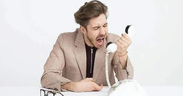 За ругань по телефону 102 житель Казахстана получил 80 часов работ