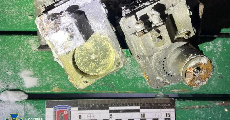 Ukrayna SBU Lvova atılan “Oreşnik”in qalıqalarını toplayıb FOTO