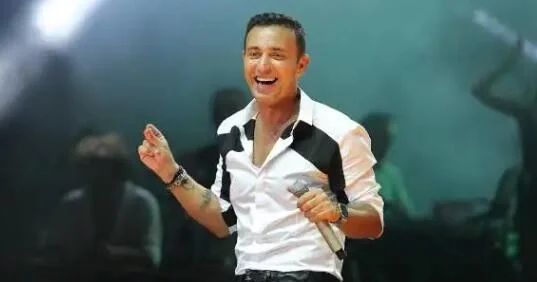 Sinəmdə Ulu Öndərin əksi olan nişanı daşıyacağam Müğənni