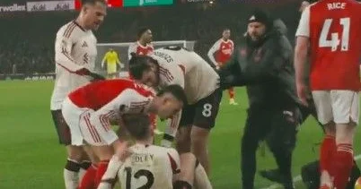 Arsenal ın futbolçusu Liverpul un müdafiəçisindən üzr istədi