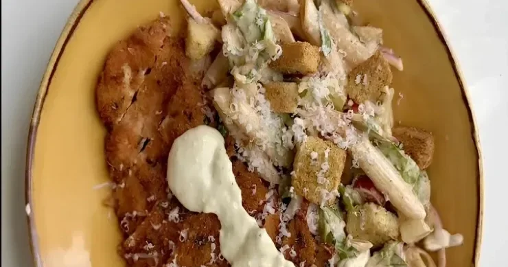 Toyuq və makaronlu “Sezar” salatı RESEPT