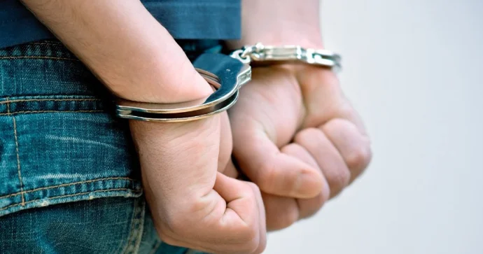 Keçmiş arvadının müəllim işlədiyi məktəbdə dava saldı Həbs olundu