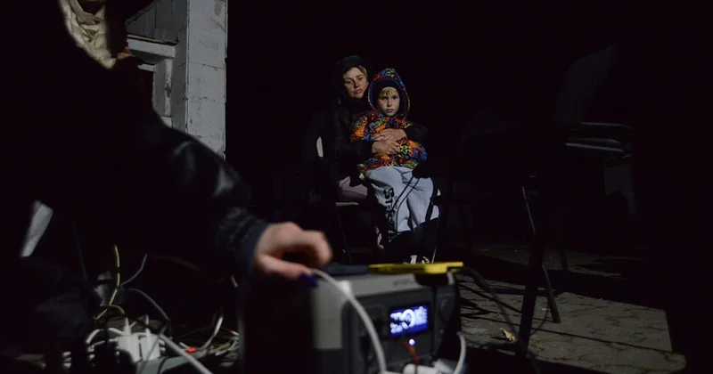 Российские атаки оставили без электричества полмиллиона киевлян