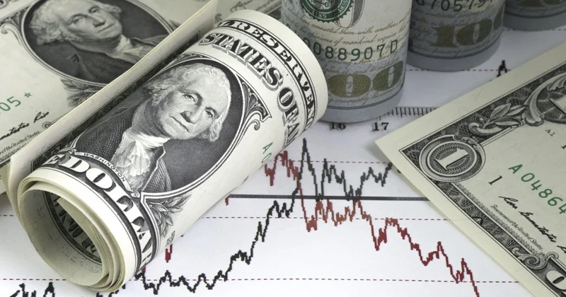 Reuters: Доллар растет на фоне споров о чрезвычайных полномочиях Трампа