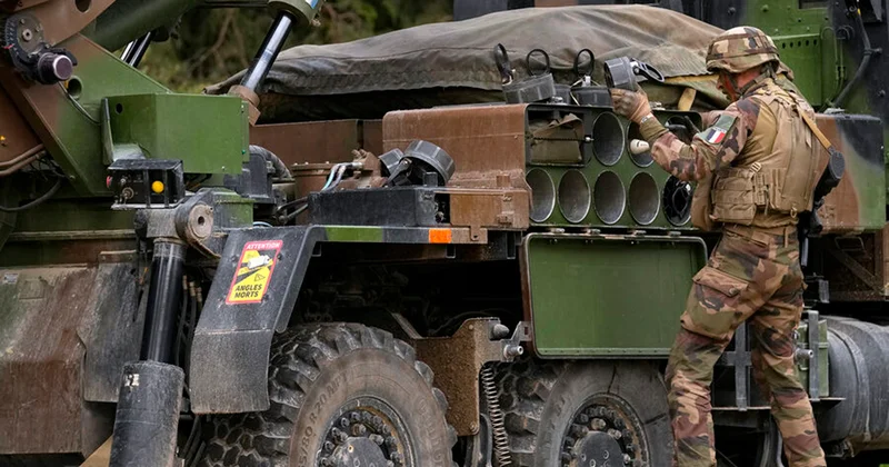 Ukraynaya qoşun yeridilə bilər: Minlərlə hərbçi hazırlığa başladı