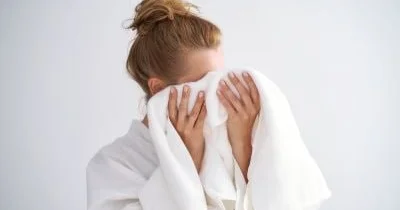 Üzünüzü qurulamaq üçün dəsmal istifadə etməyin