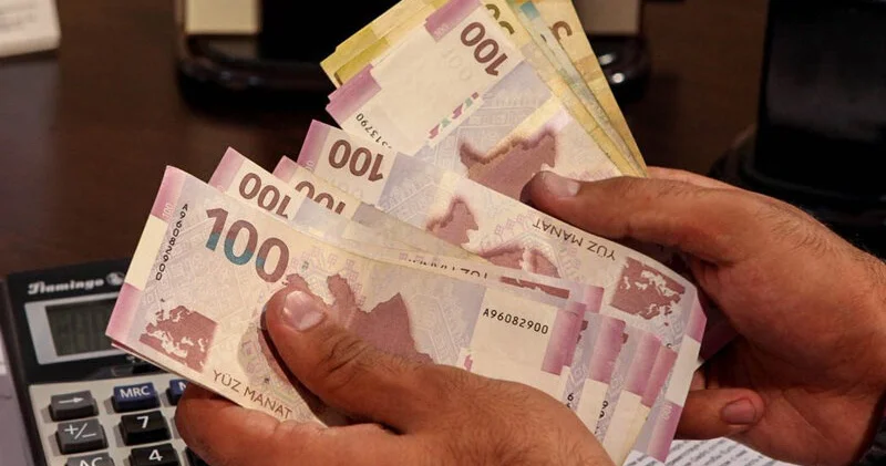 Dayısı oğlunun evindən 2000 manat oğurladı