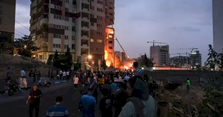 Tehranda iğtişaşçılar məscidi yandırdı VİDEO