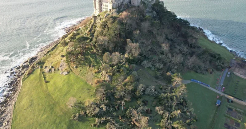 Qasırğa Britaniyada tarixi adanı viran qoyub