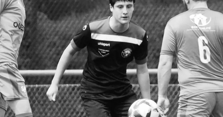 Fransalı futbolçu şəlalənin yanında selfi çəkərkən həyatını itirdi sevgilisi isə bir budağa tutunaraq xilas oldu